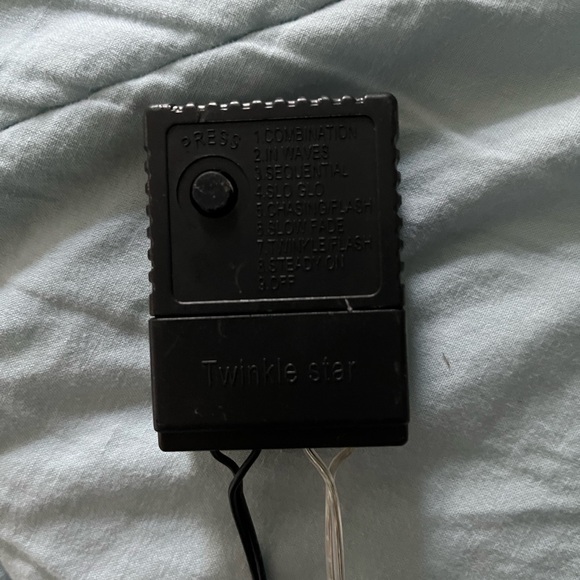 Star Curtain Lights 2 sections of 9’ 8 different settings Fully Working! - Picture 4 of 10